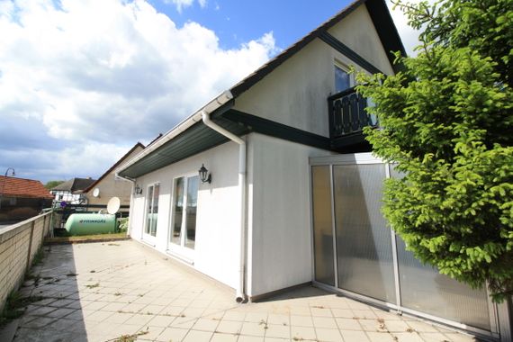 Leben, wo andere Urlaub machen – charmantes Einfamilienhaus mit Nebengelass, Werkstatt und Pool!